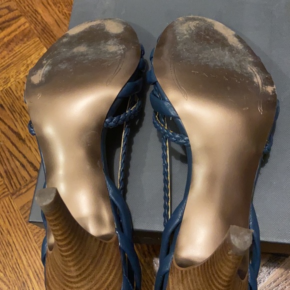 TAHARI COURTNEY heels - Picture 4 of 5